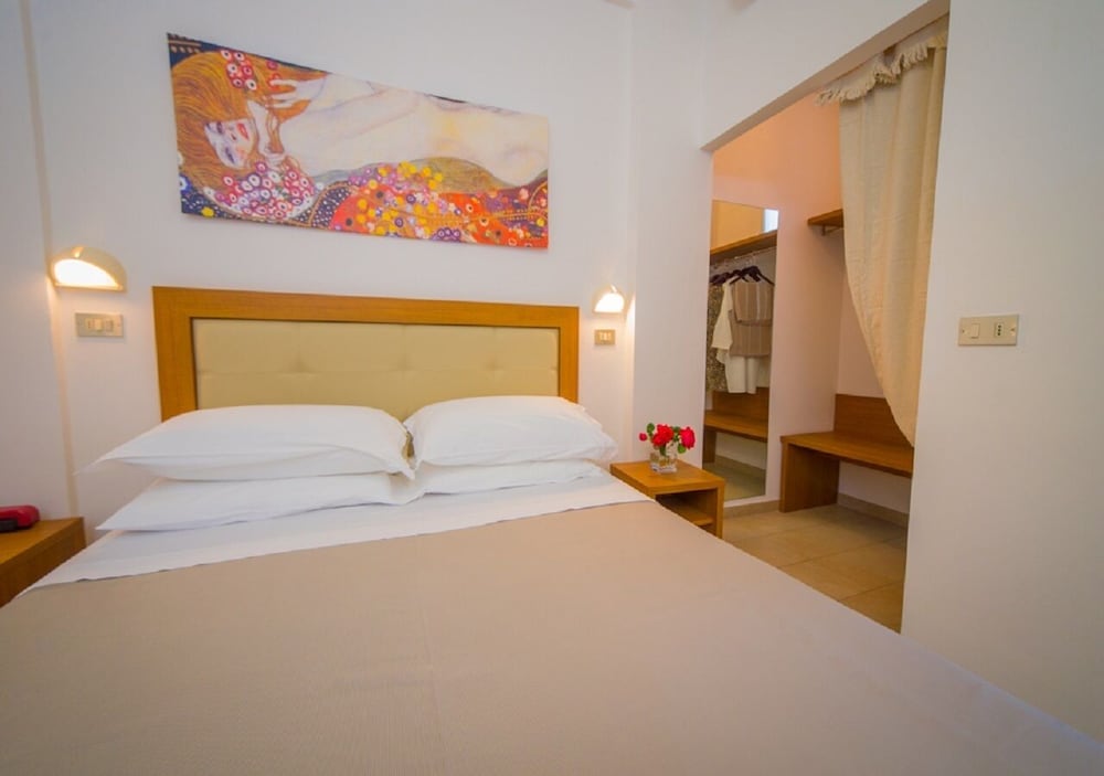 Mediterraneo Hotel and Suites 7/50
