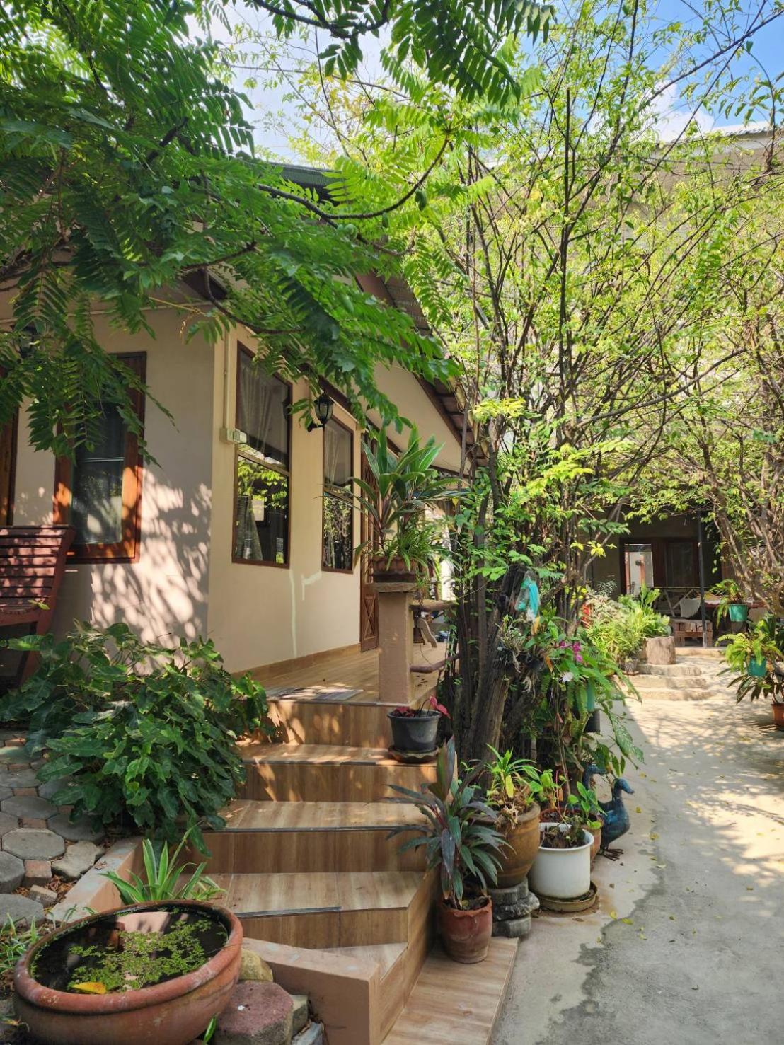 Loy Manee House 8/35
