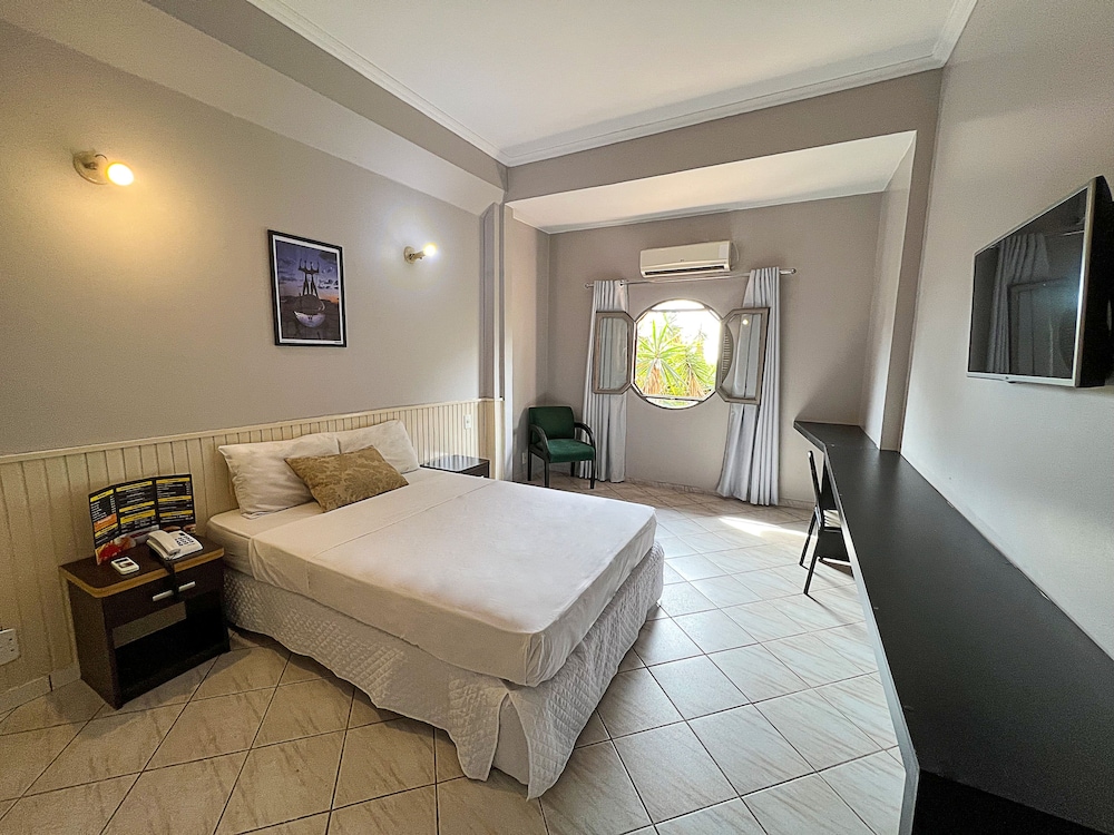 DELUXE, QUEEN BED