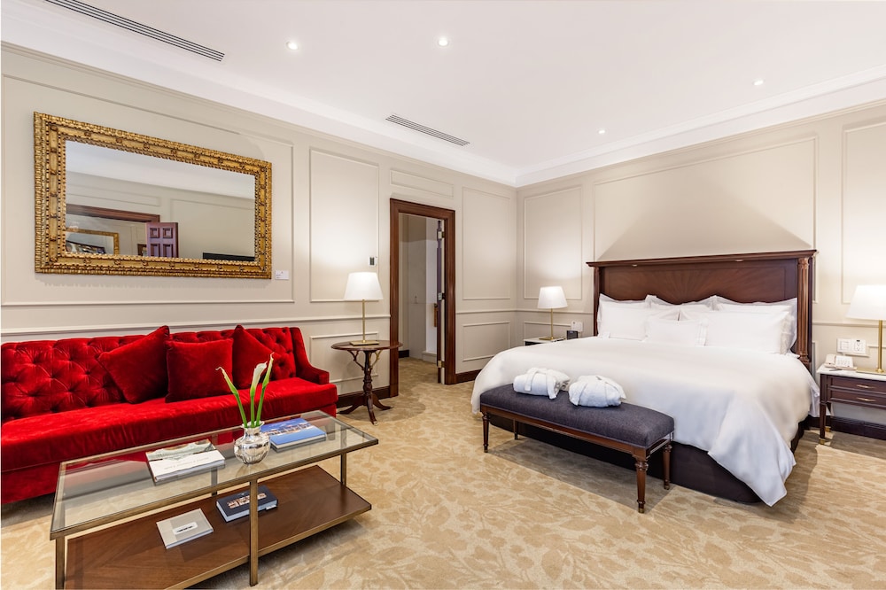 Presidential, Suite, King Bed, Golf Course View