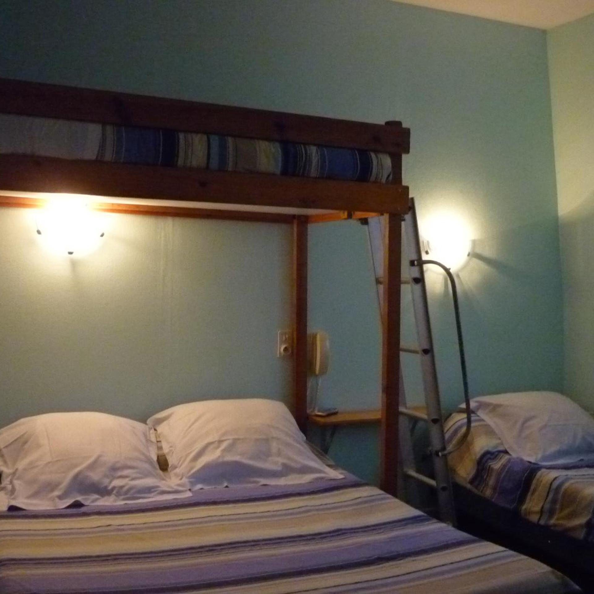 Room, Quadruple