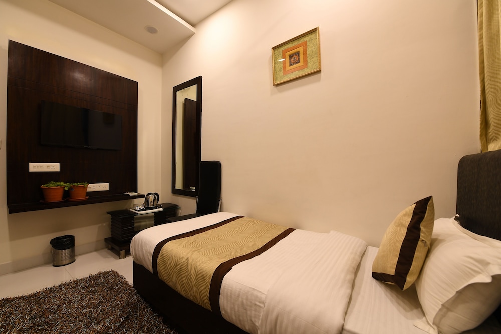 Madhav Muskan Residency 19/39
