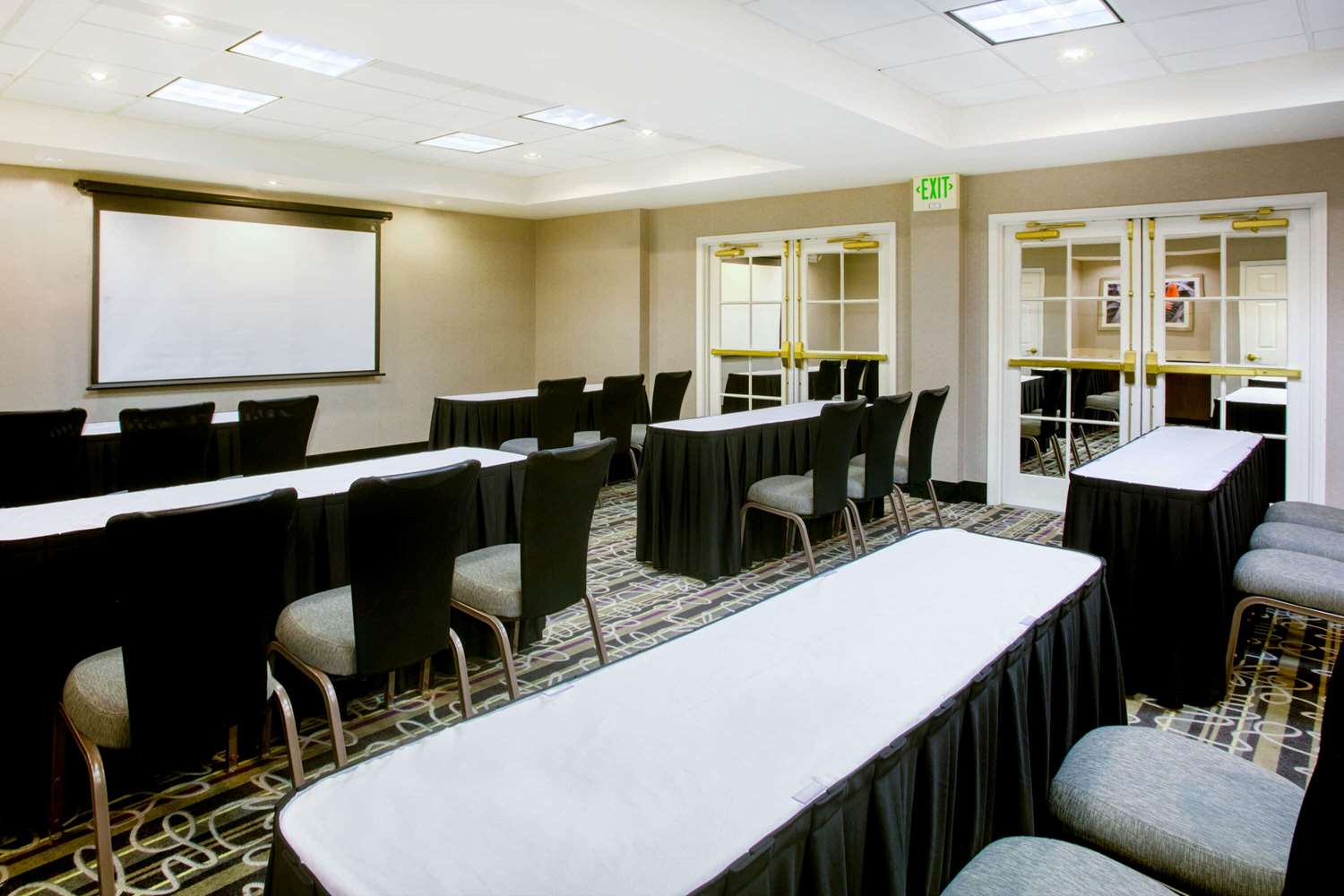 La Quinta Inn Suites St Louis Westport 42/49