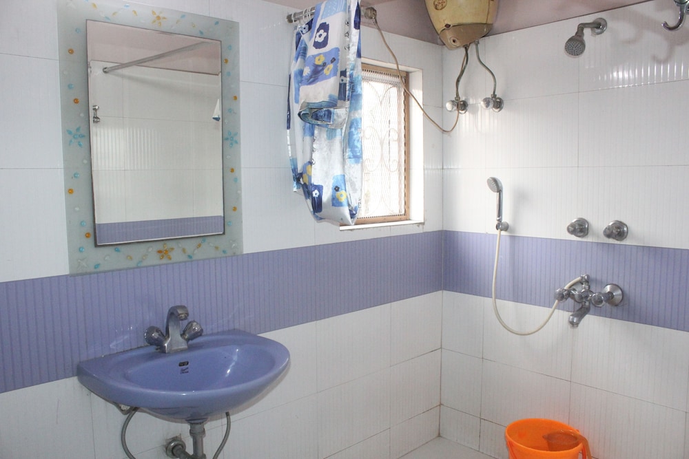 Hotel Heera 28/37