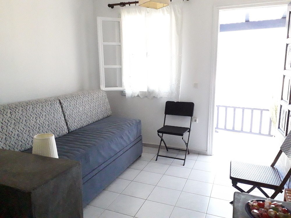 Diosmarini Studios & Apartments 12/25
