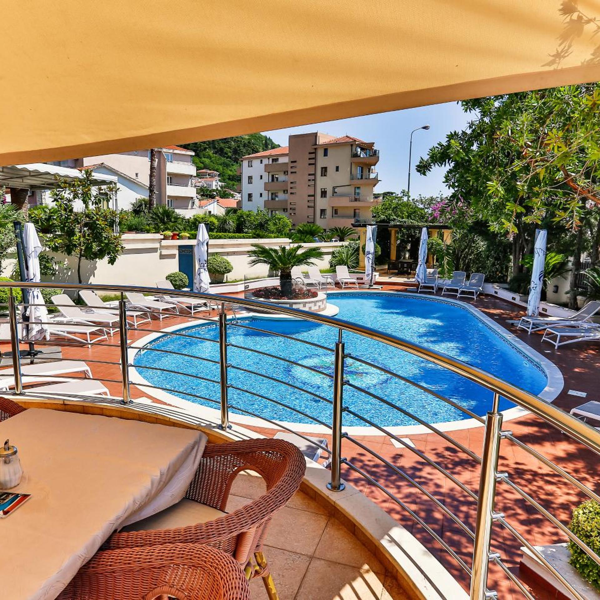 Hotel Max Prestige 26/50