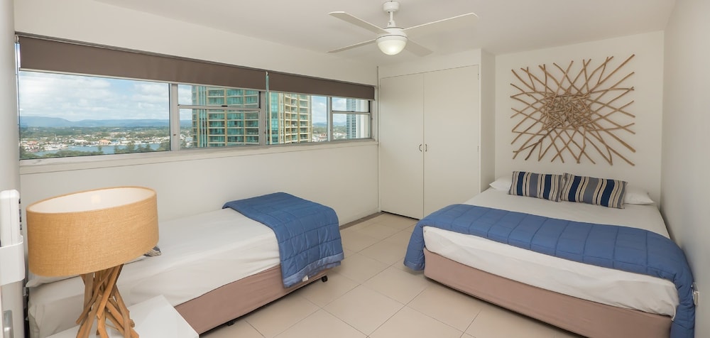Pacific Plaza Apartments 24/75