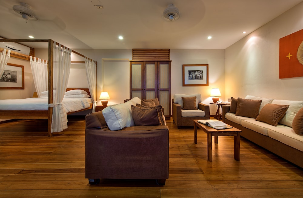 Hotel Capitan Suizo 49/75