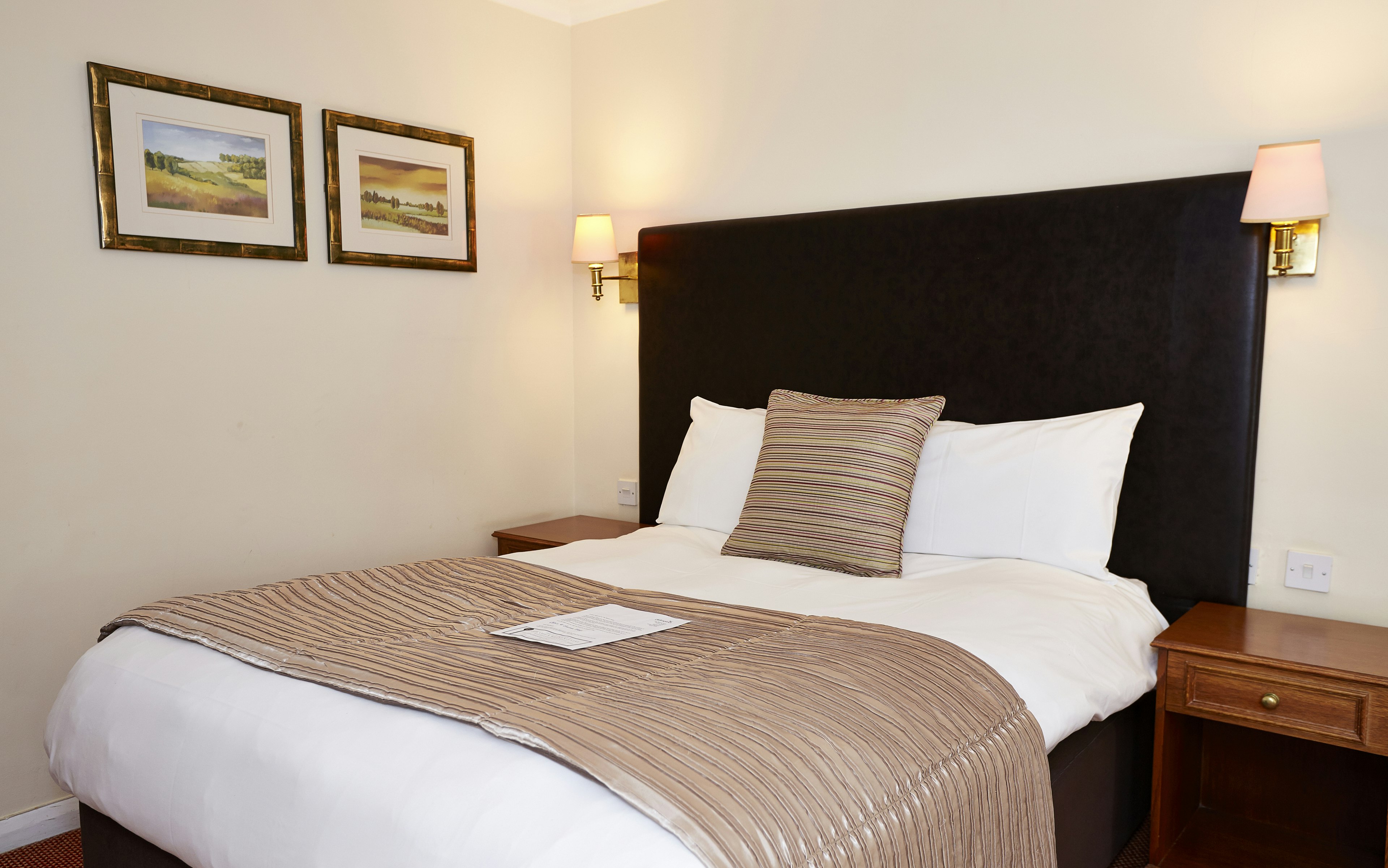 Raven Hotel 13/20