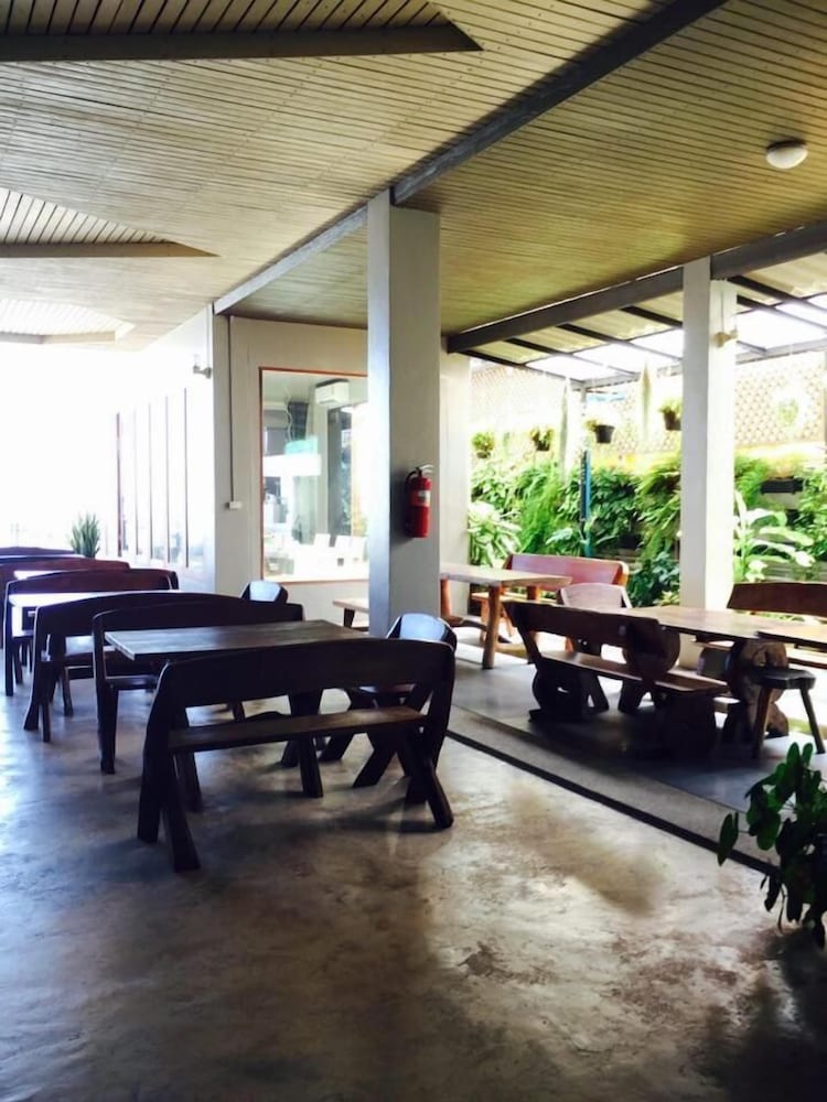 Prachuap Beach Hotel 34/40