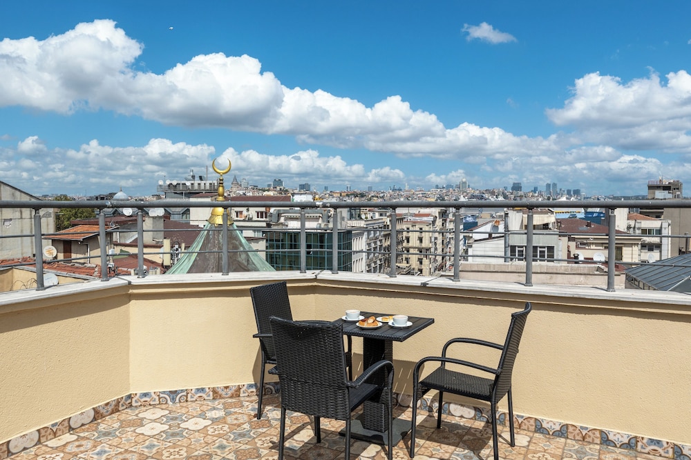 Meserret Palace Hotel 46/50