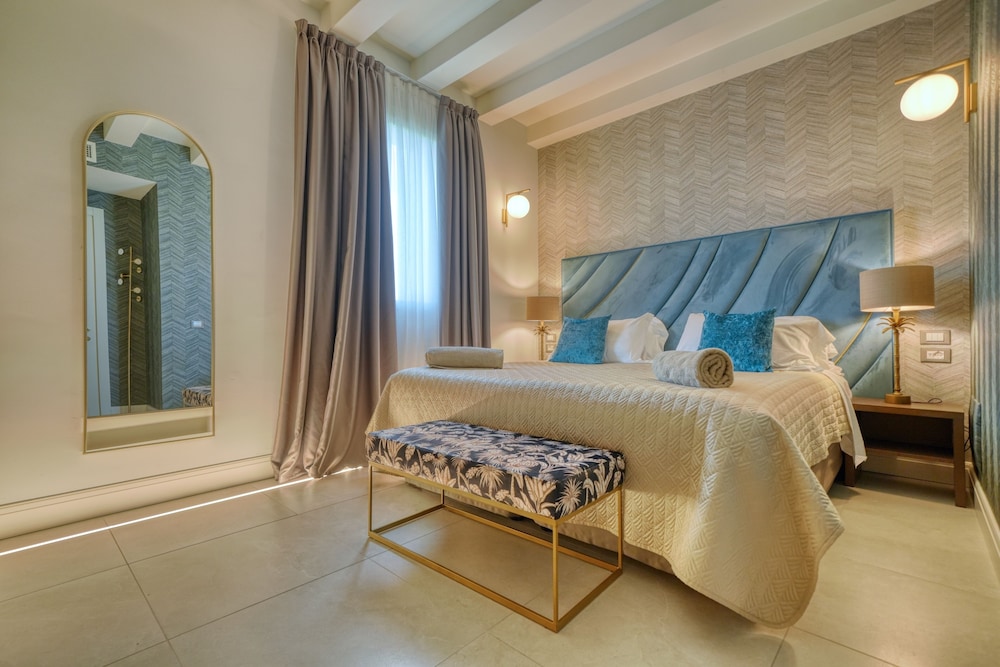 1 BEDROOM, ROYAL, SUITE, LAKE VIEW, HOT TUB