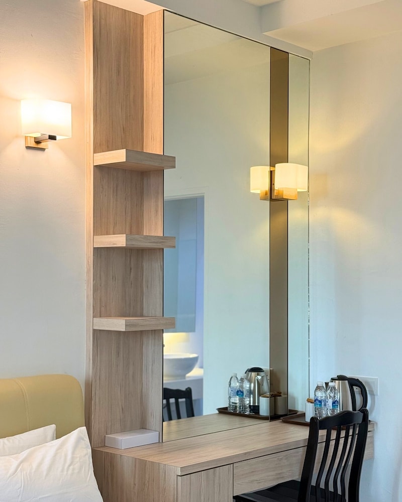 Stallions Suite 13/22