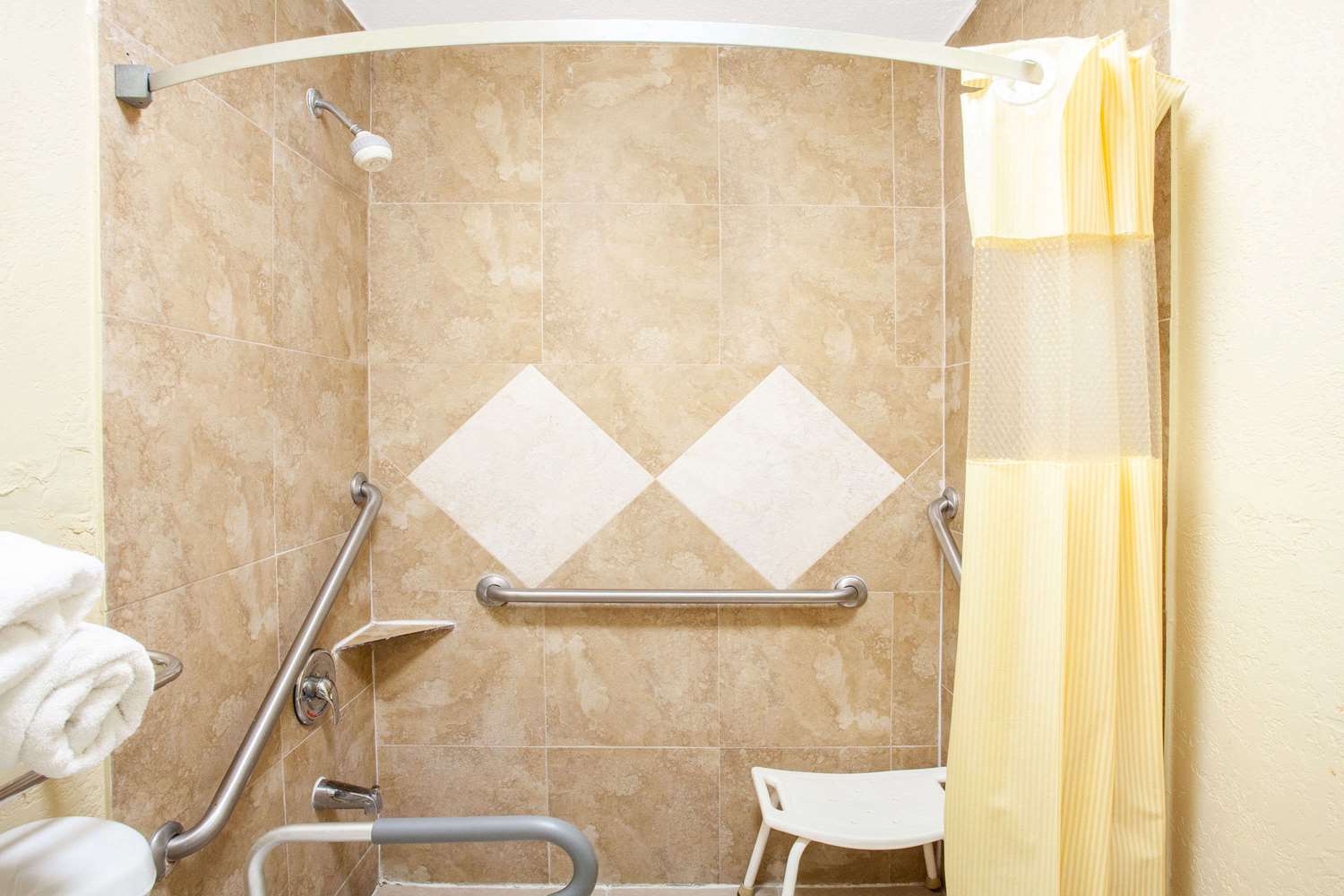 Days Inn By Wyndham Orlando Downtown 8/9