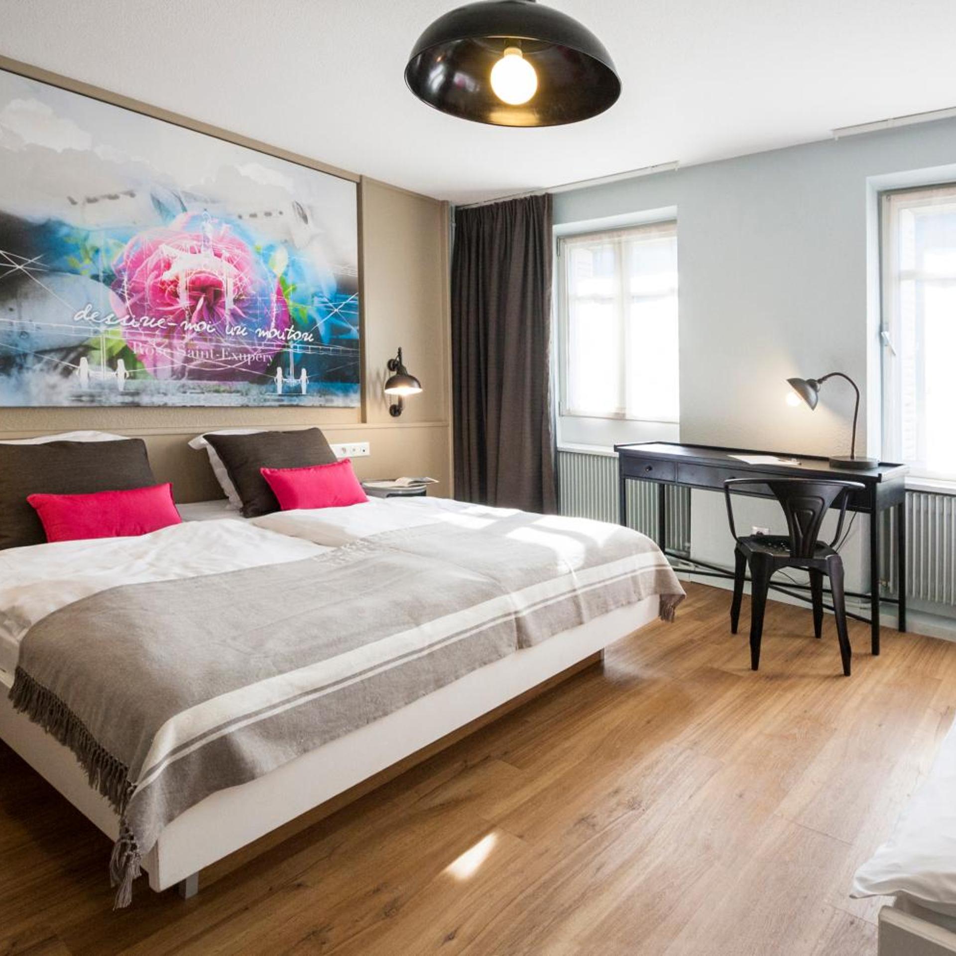 Room, Twin Beds, Hotel Roses Ex Hotel Aux Trois Roses 3/10