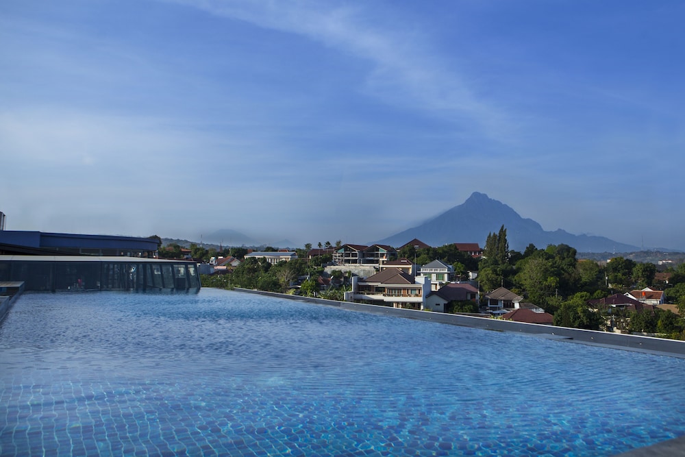 Grand Edge Hotel Semarang 55/59