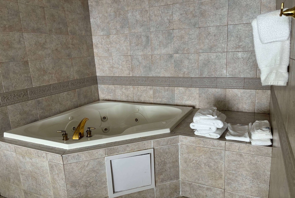 Baymont by Wyndham Johnson City 43/45