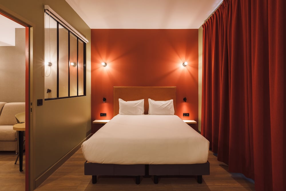 ROOM, TRIPLE