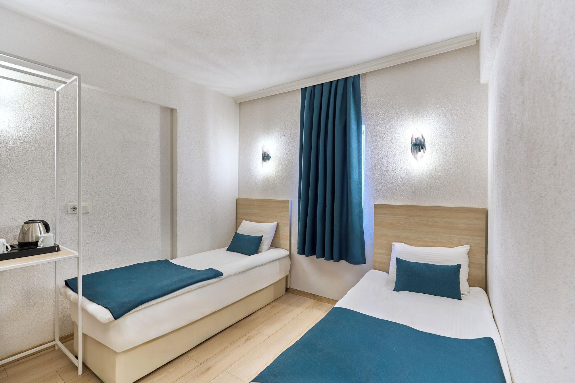 Standard, Multiple Beds, City View، Mia Hill Suites 2/6