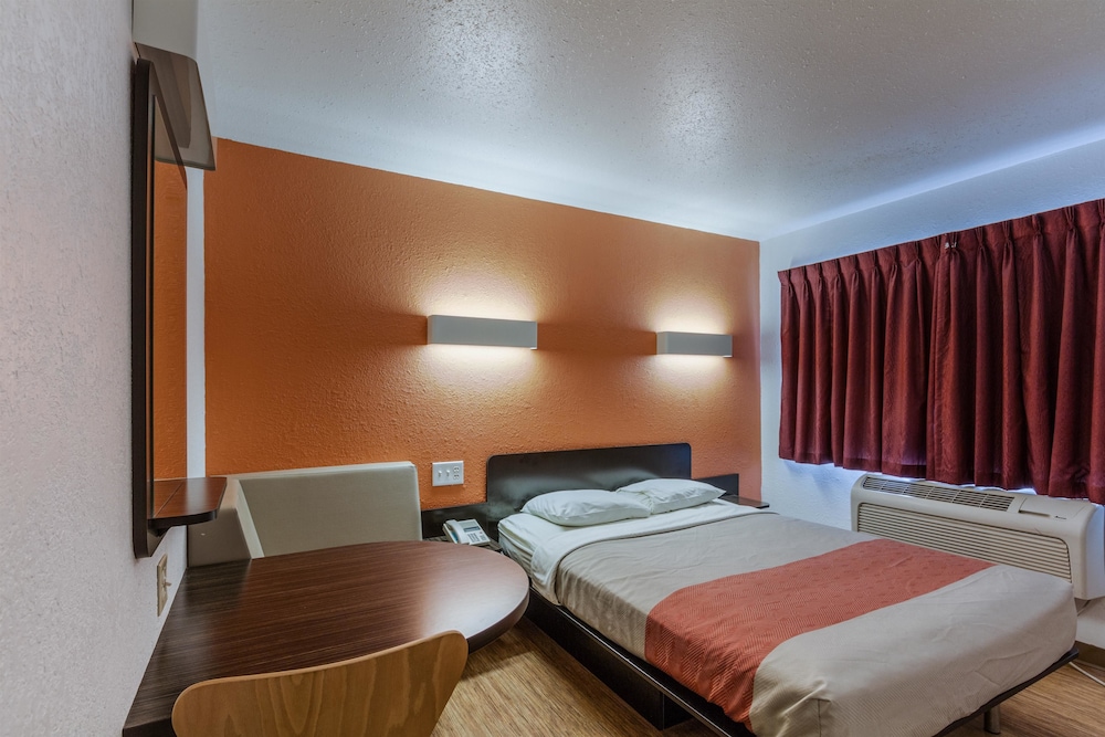 Motel6 Oshkosh, WI 17/67
