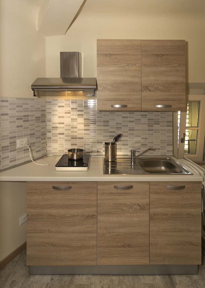 COMFORT, DOUBLE OR TWIN BED, KITCHENETTE
