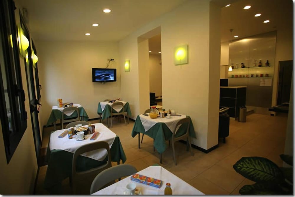 Hotel Paradiso 33/40