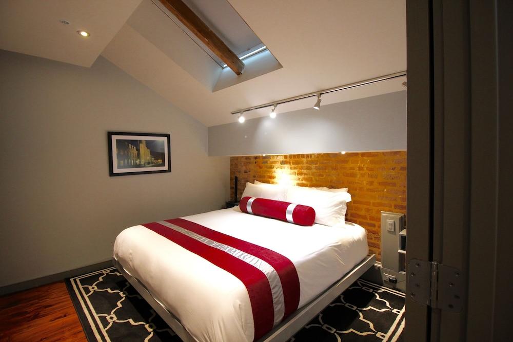 4 Bedrooms, Exclusive, Suite, Pool Access