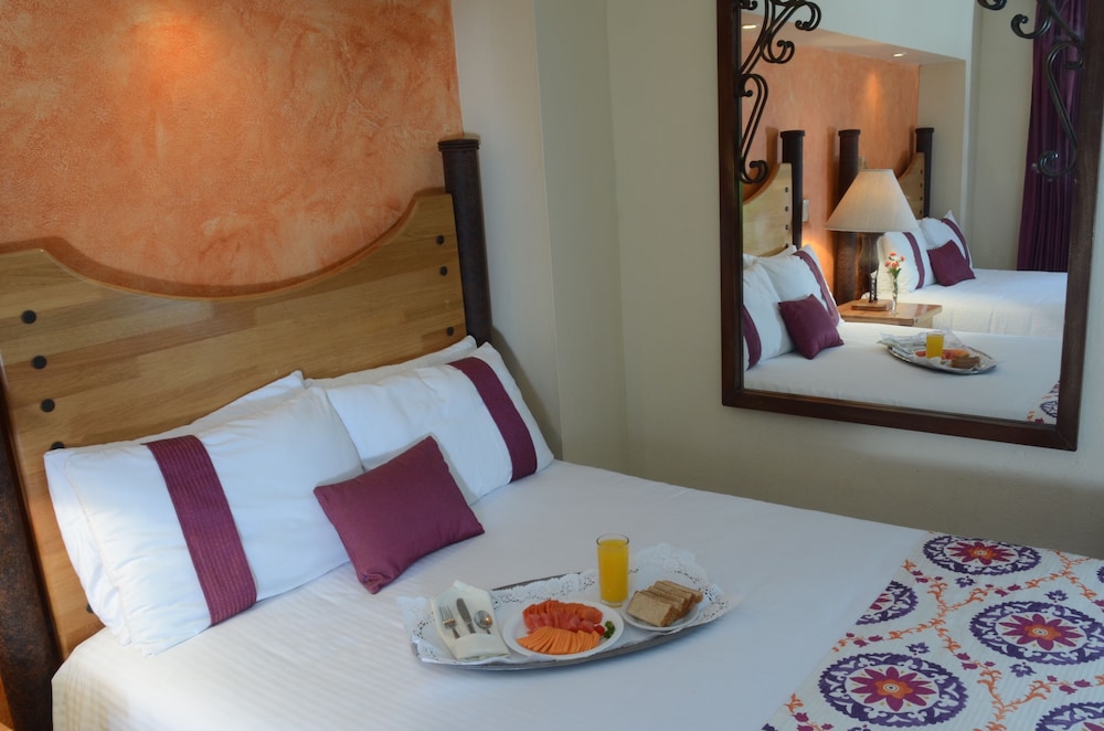 JUNIOR SUITE, KING BED