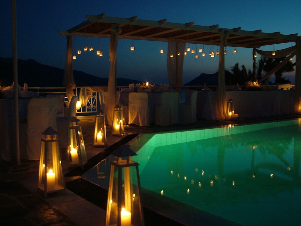 Aegialis Hotel And Spa 68/74