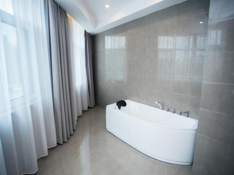 VX Heze Dingtao District Taoyi Road Hotel 29/41
