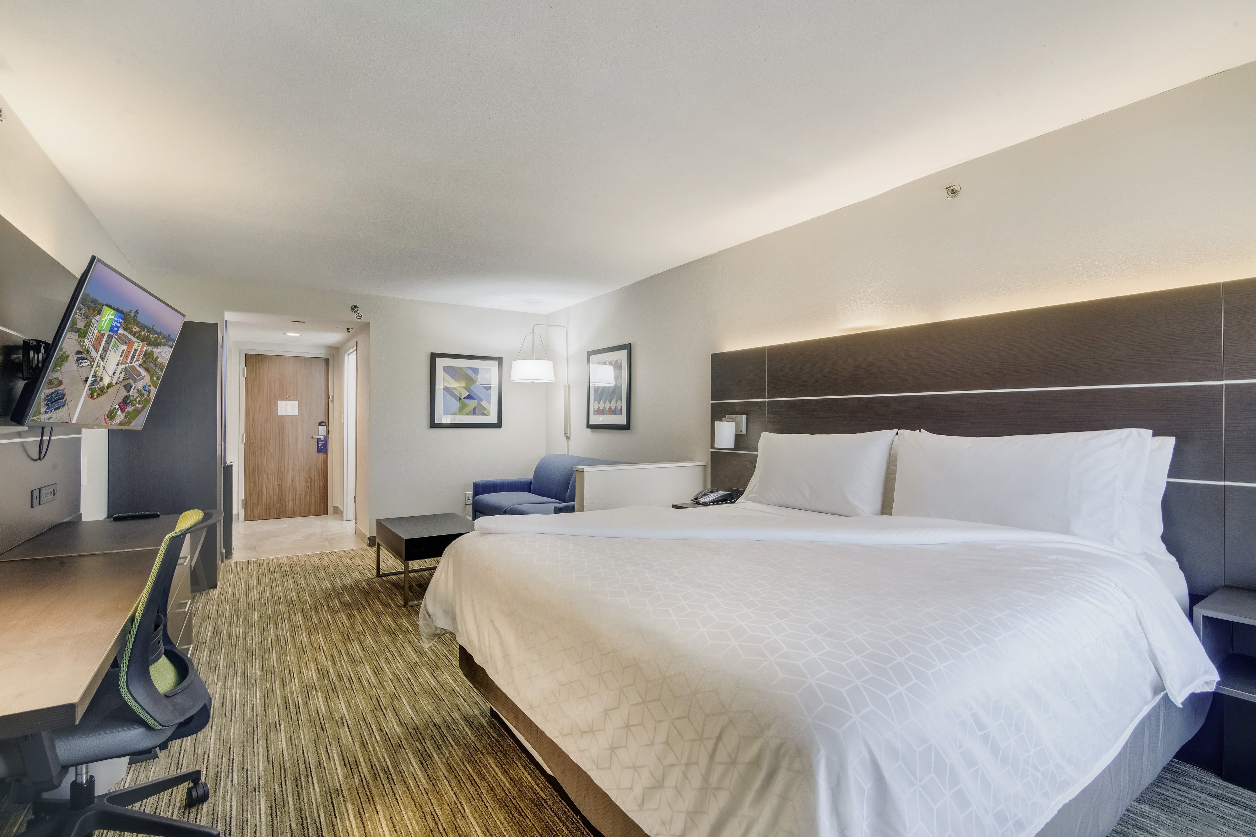 Suite, King Bed, Accessible