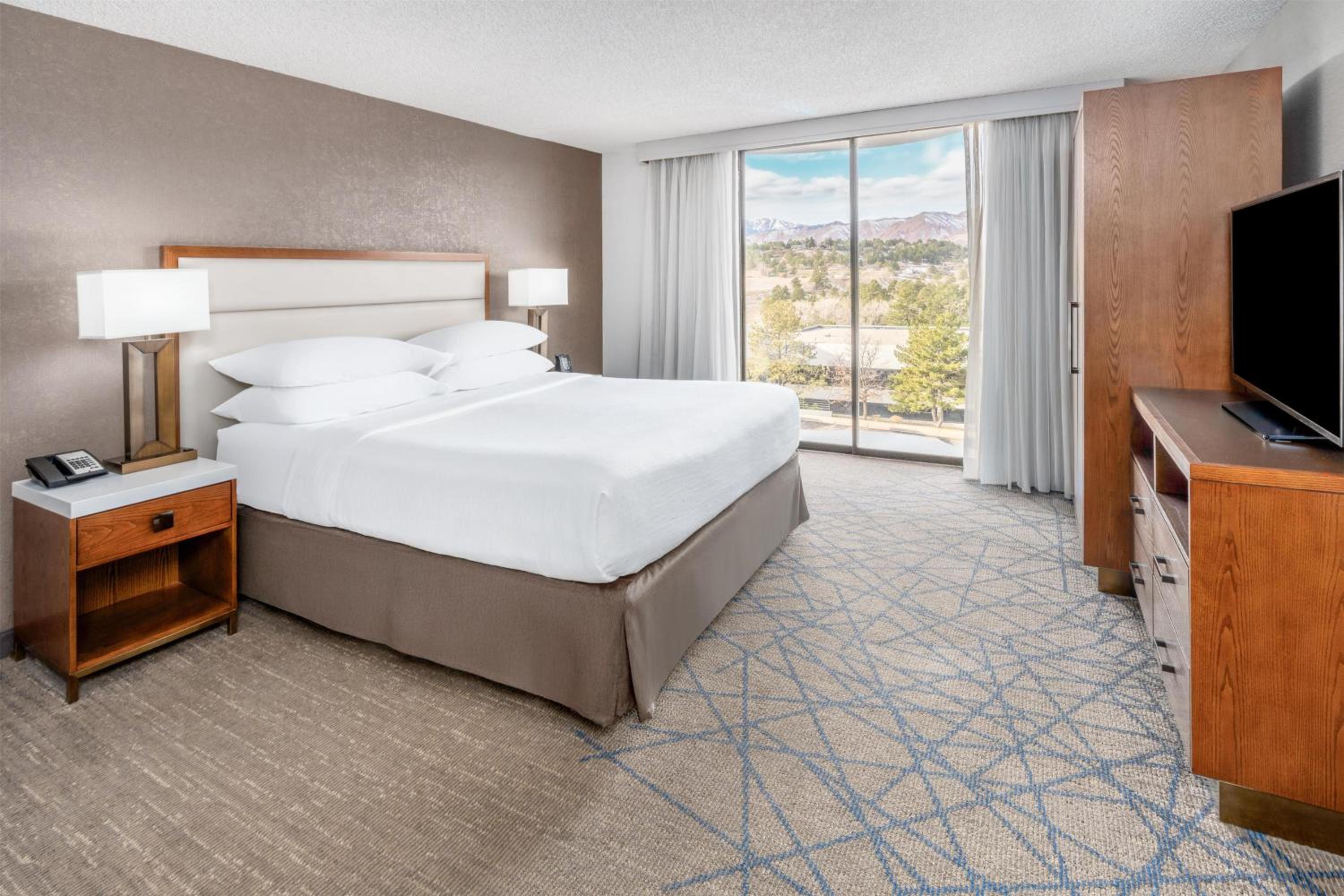 2 Rooms, Suite, King Bed, Mountain View, Sofa