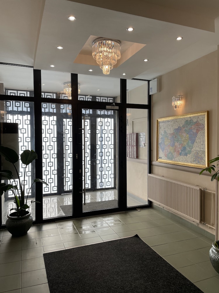 Hotel Charles 43/67