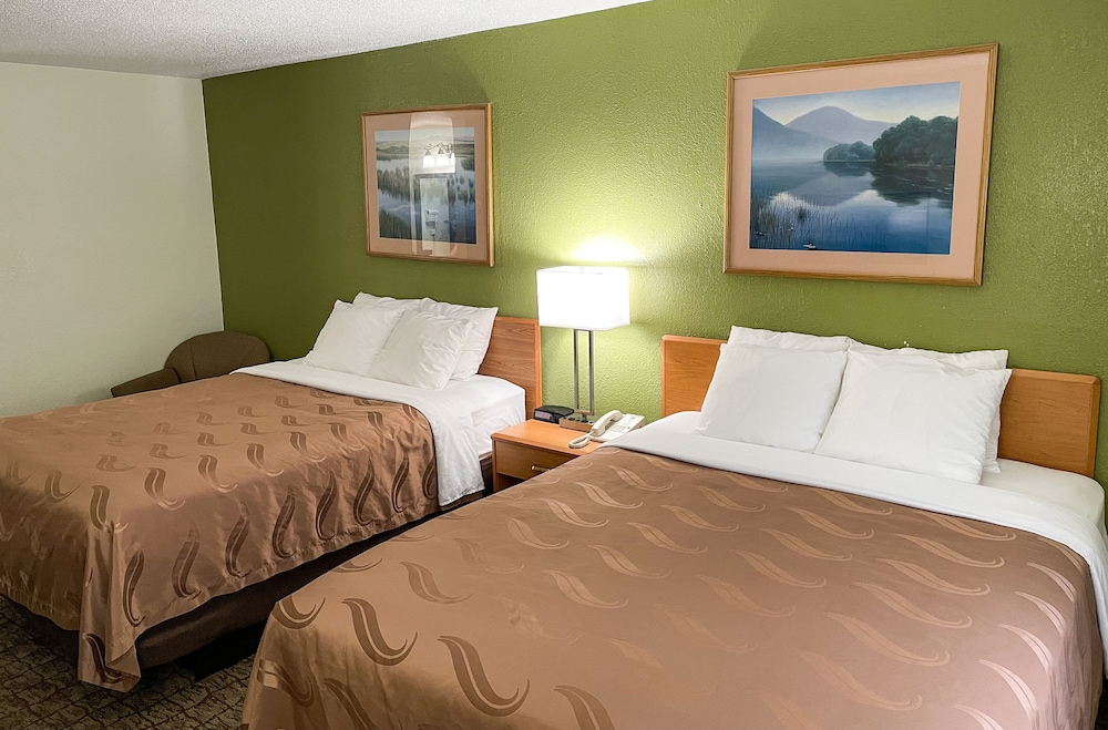 Hudson Inn & Suites (ex Quality Inn) 10/38