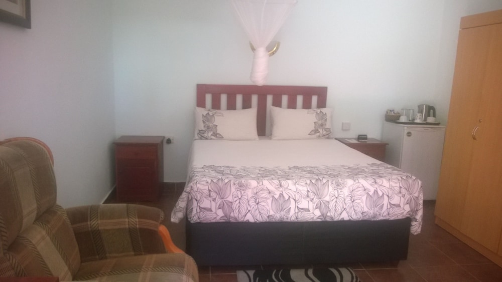 Gloria Apos S Bed And Breakfast 11/50