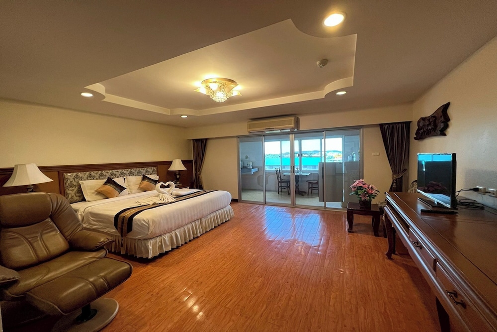 DELUXE, DOUBLE BED