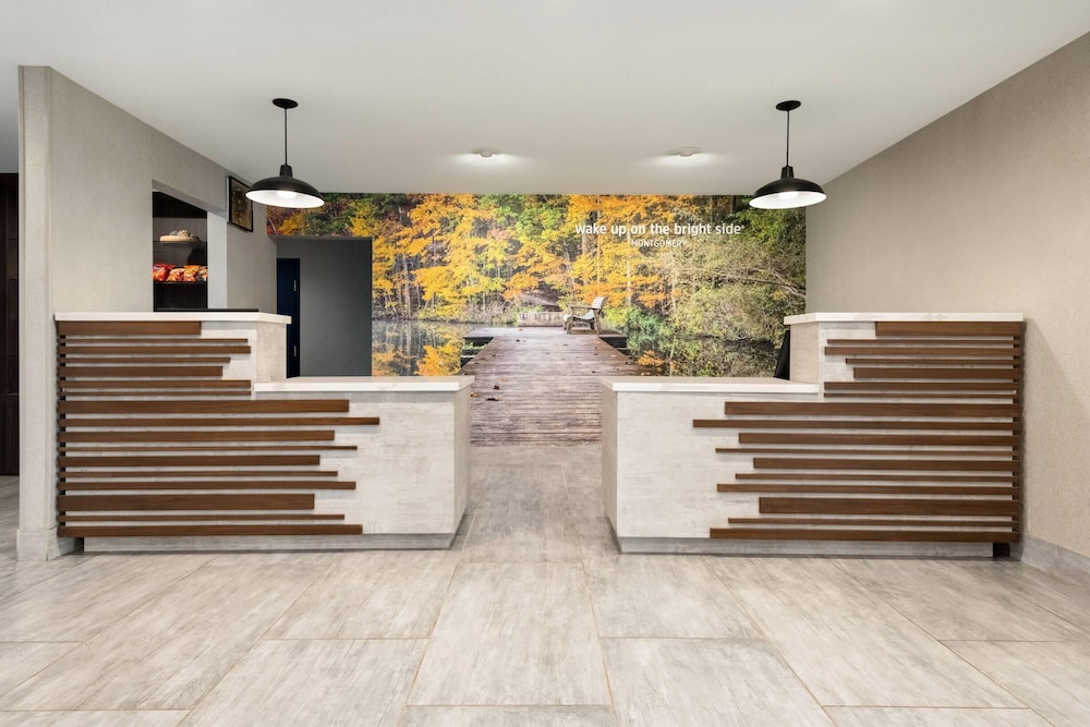 La Quinta Inn and Suites by Wyndham Montgomery 4/50
