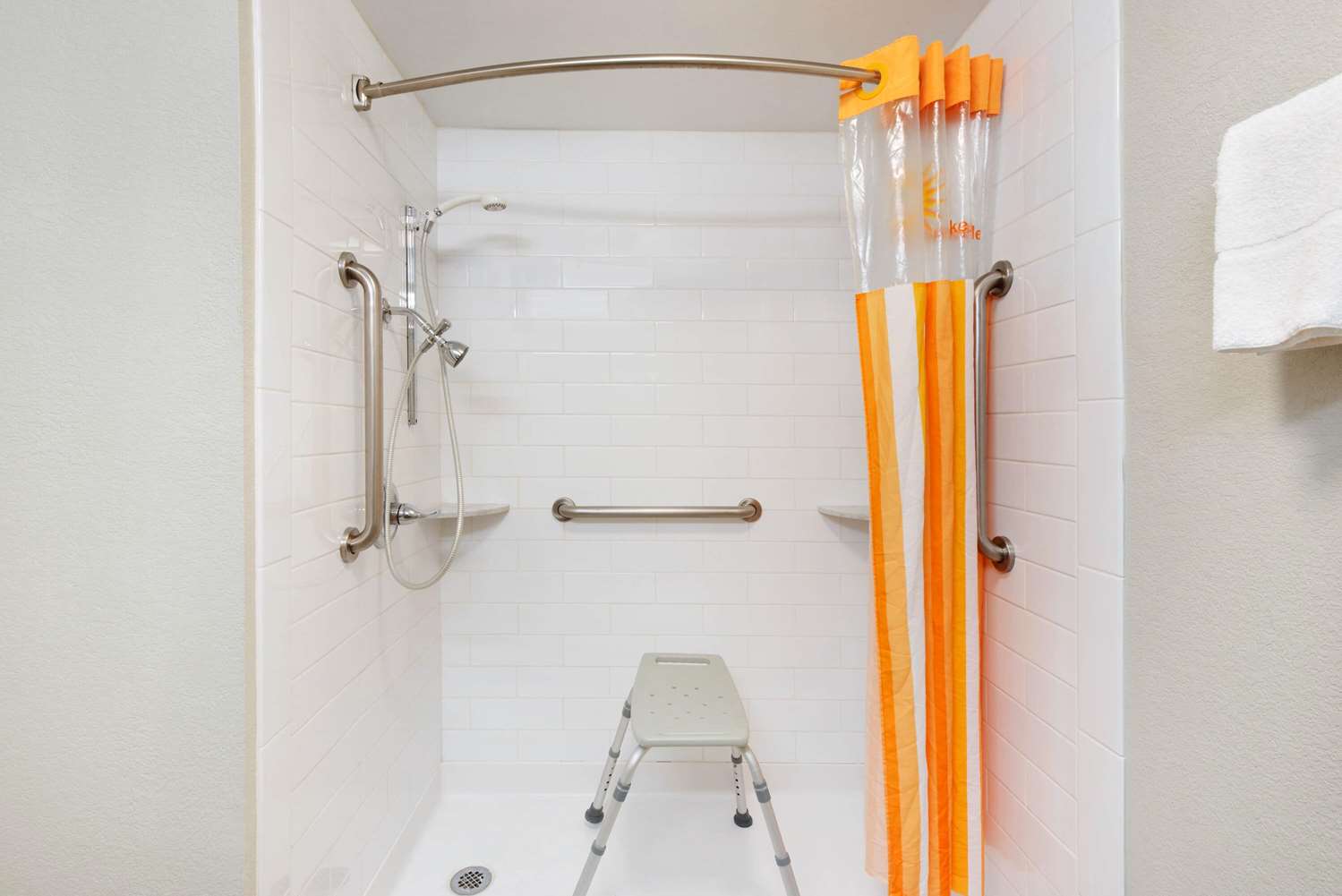 La Quinta Inn & Suites by Wyndham DC Metro Capital Beltway 53/55