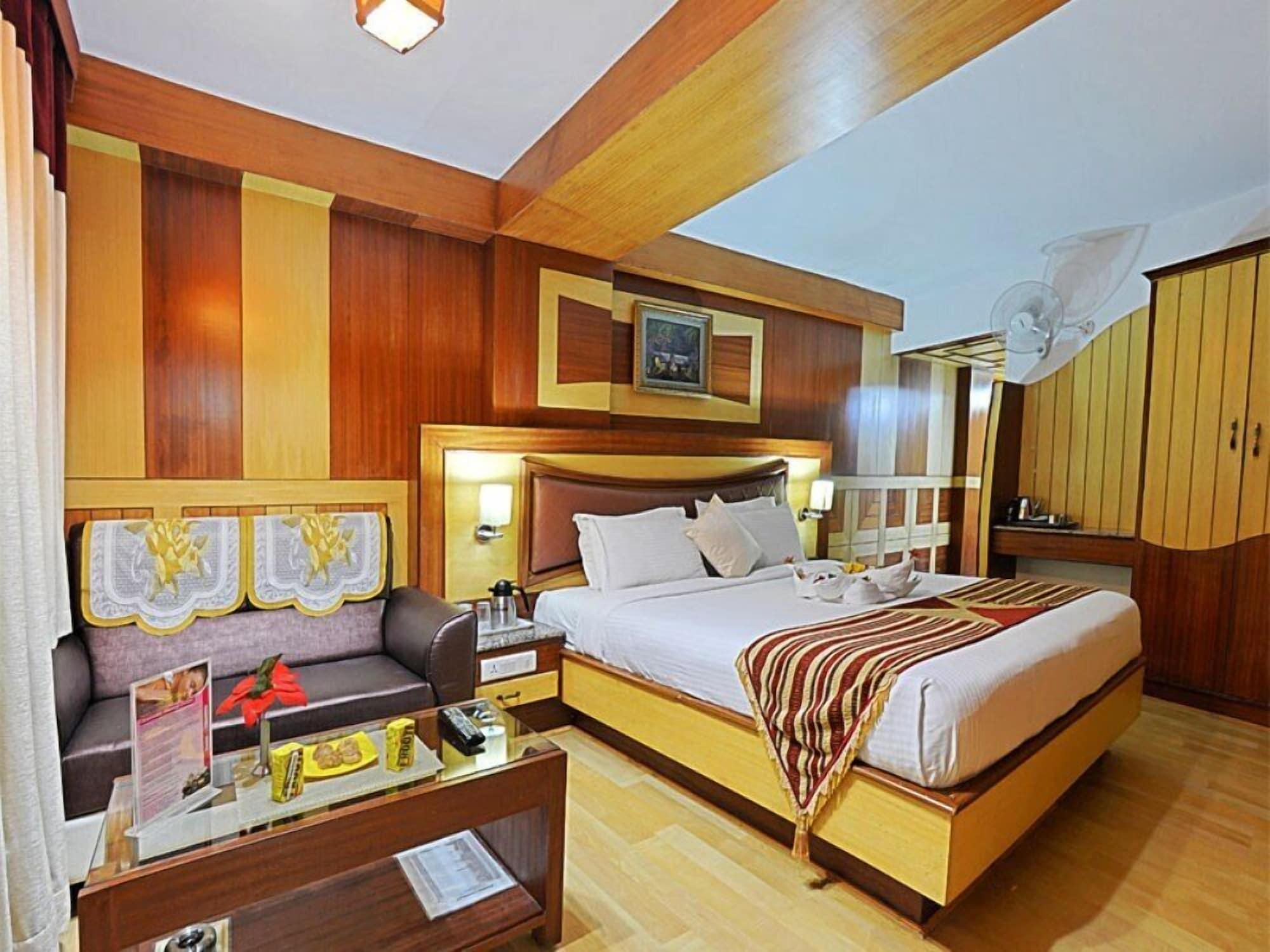 ROYAL, SUITE, DOUBLE BED