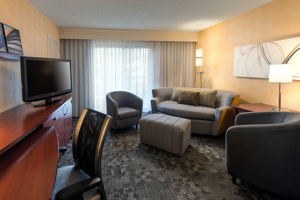 Courtyard By Marriott Portland Beaverton 13/24