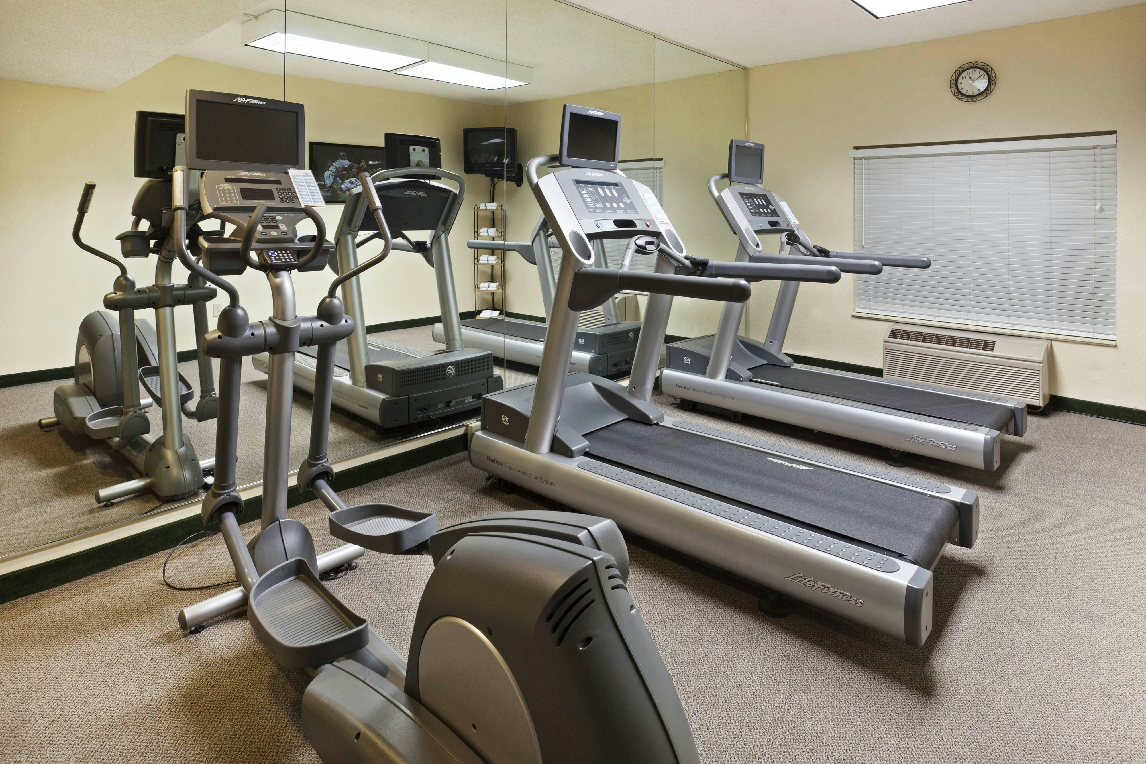 Fairfield Inn Suites Charlotte Arrowood 13/24