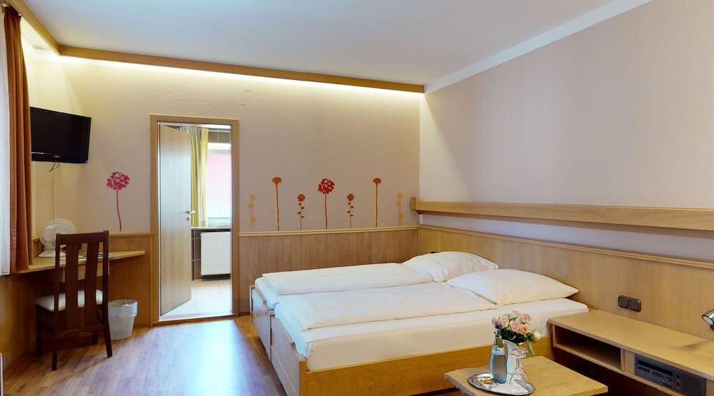 Rothenburger Hof Hotel 12/33
