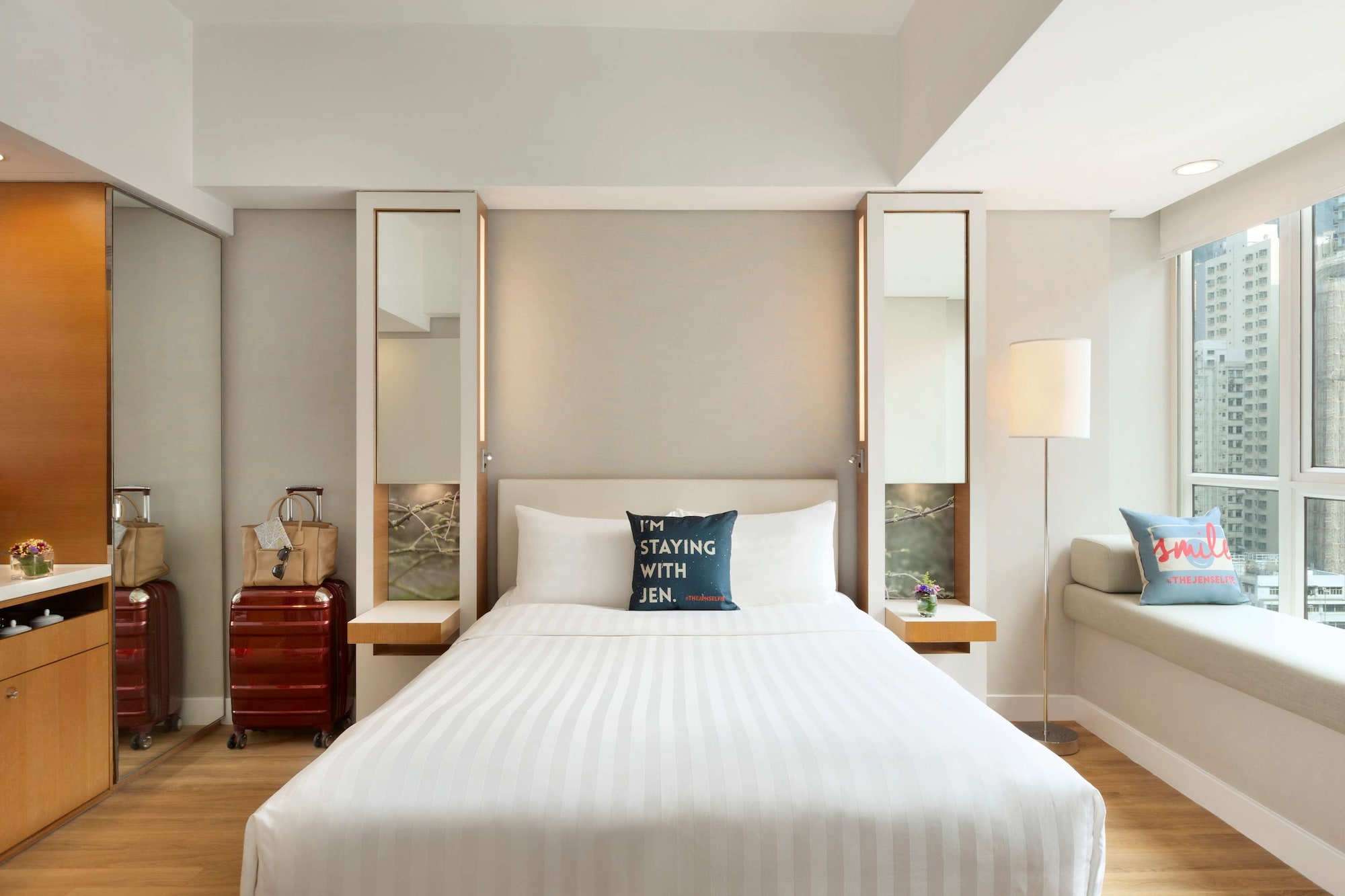 DELUXE, QUEEN BED, CITY VIEW