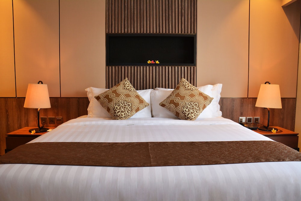 DELUXE, DOUBLE OR TWIN BED, BALCONY