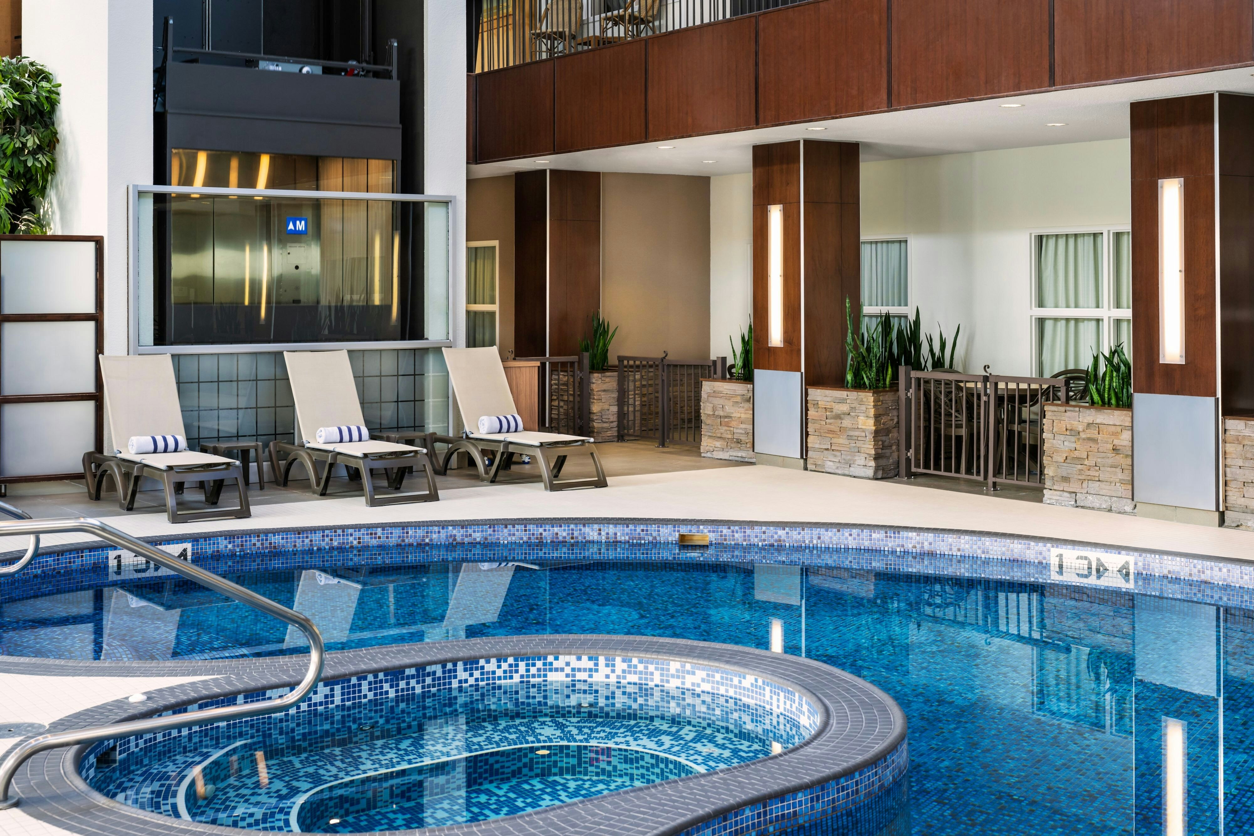 Delta Hotels By Marriott Calgary South 16/26