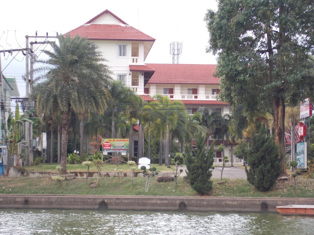 A.P. Garden Hotel 33/48