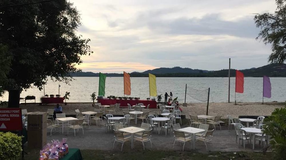THE ORIENT STAR RESORT LUMUT 15/39