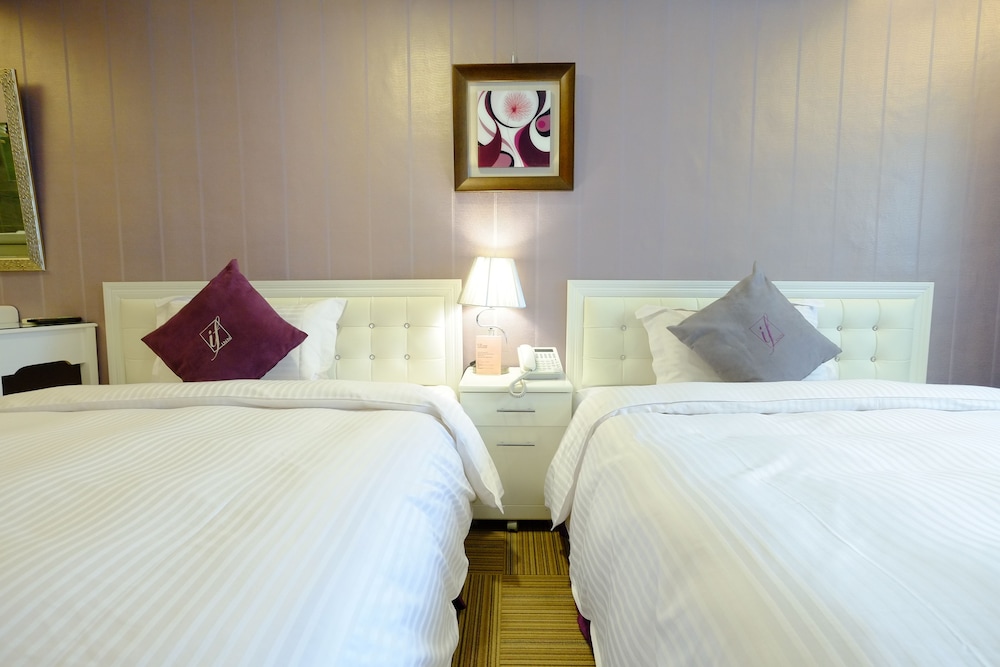 PREMIER, TWIN BEDS
