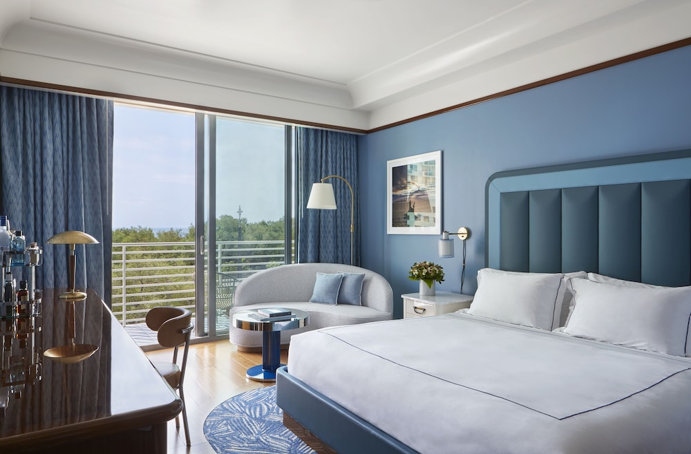 DELUXE, KING BED, CITY VIEW