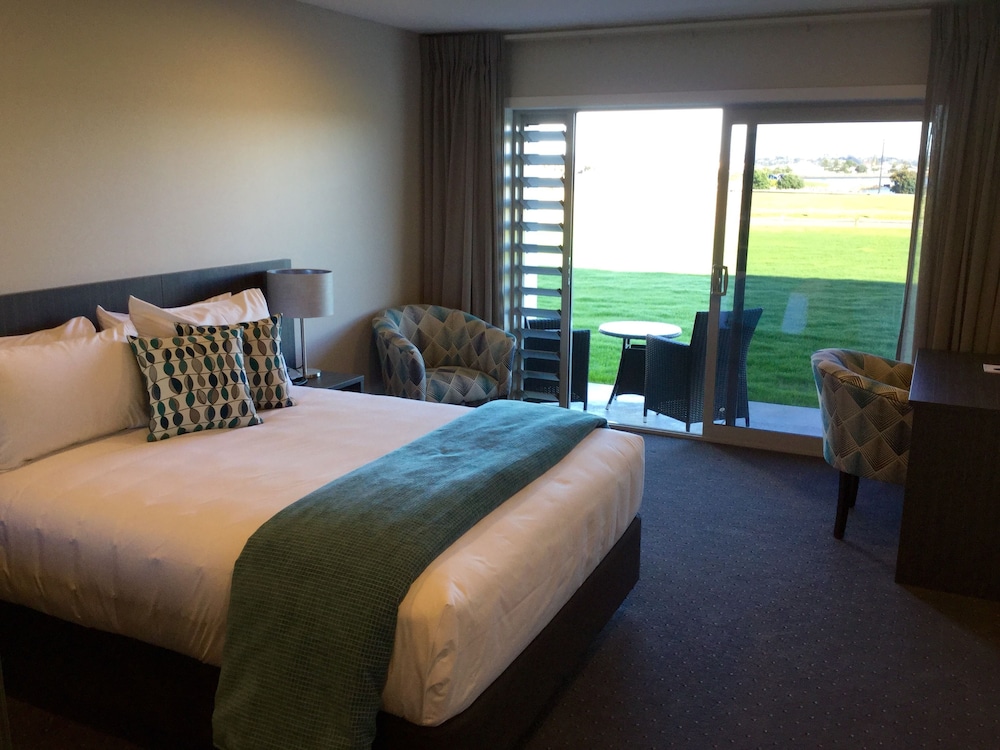 East Pier Hotel 3/26